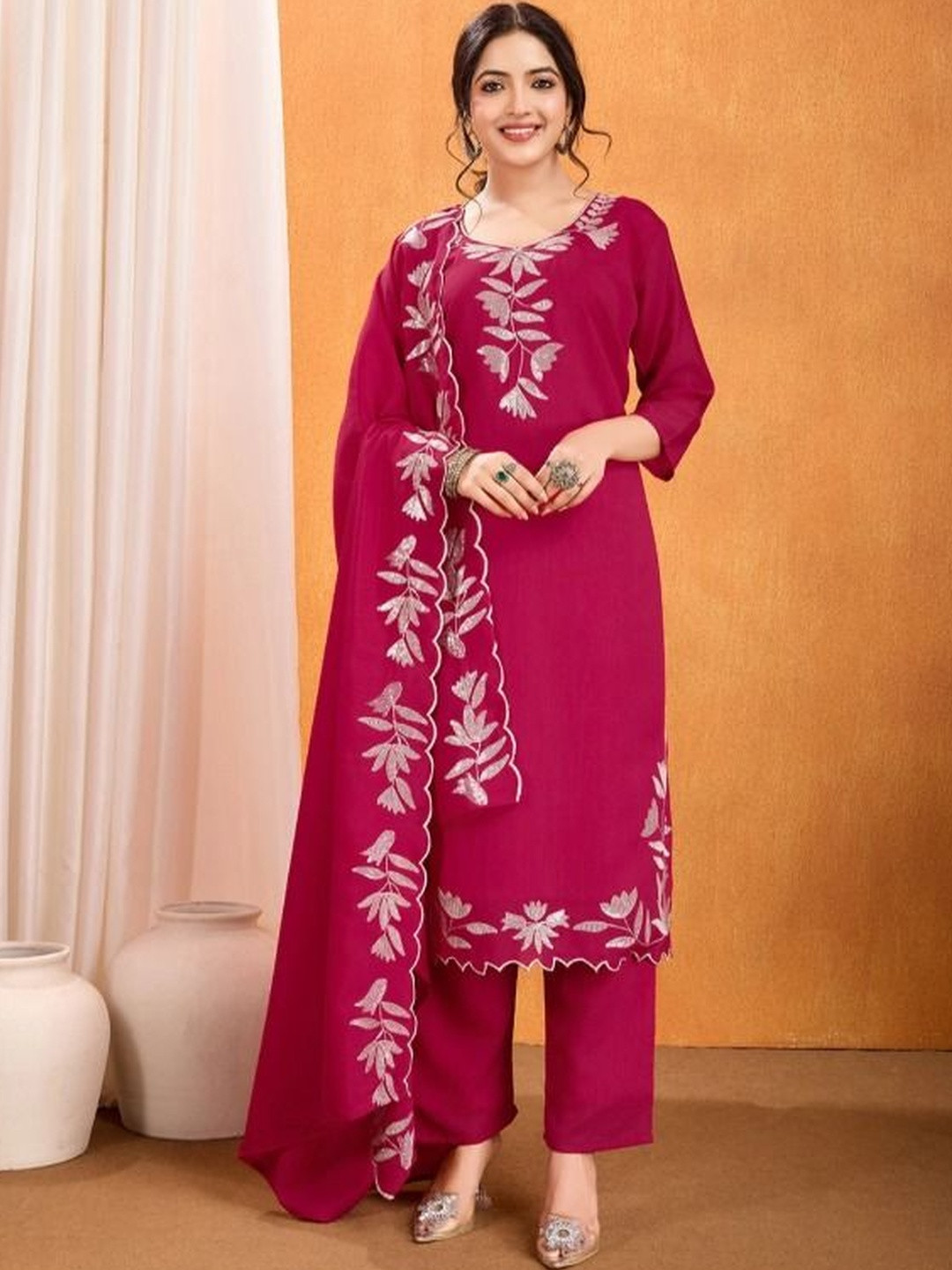 Saturn Creation Women Ethnic Motifs Embroidered Regular Thread Work Silk Kurta Set