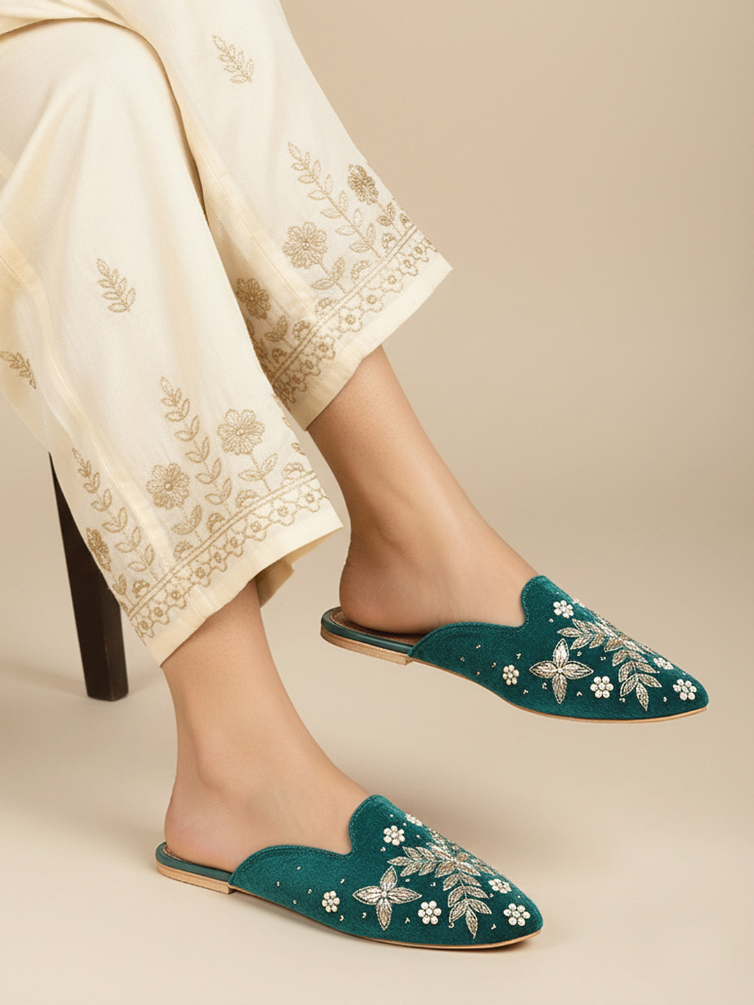 House of Pataudi Women Embellished Ethnic Mules
