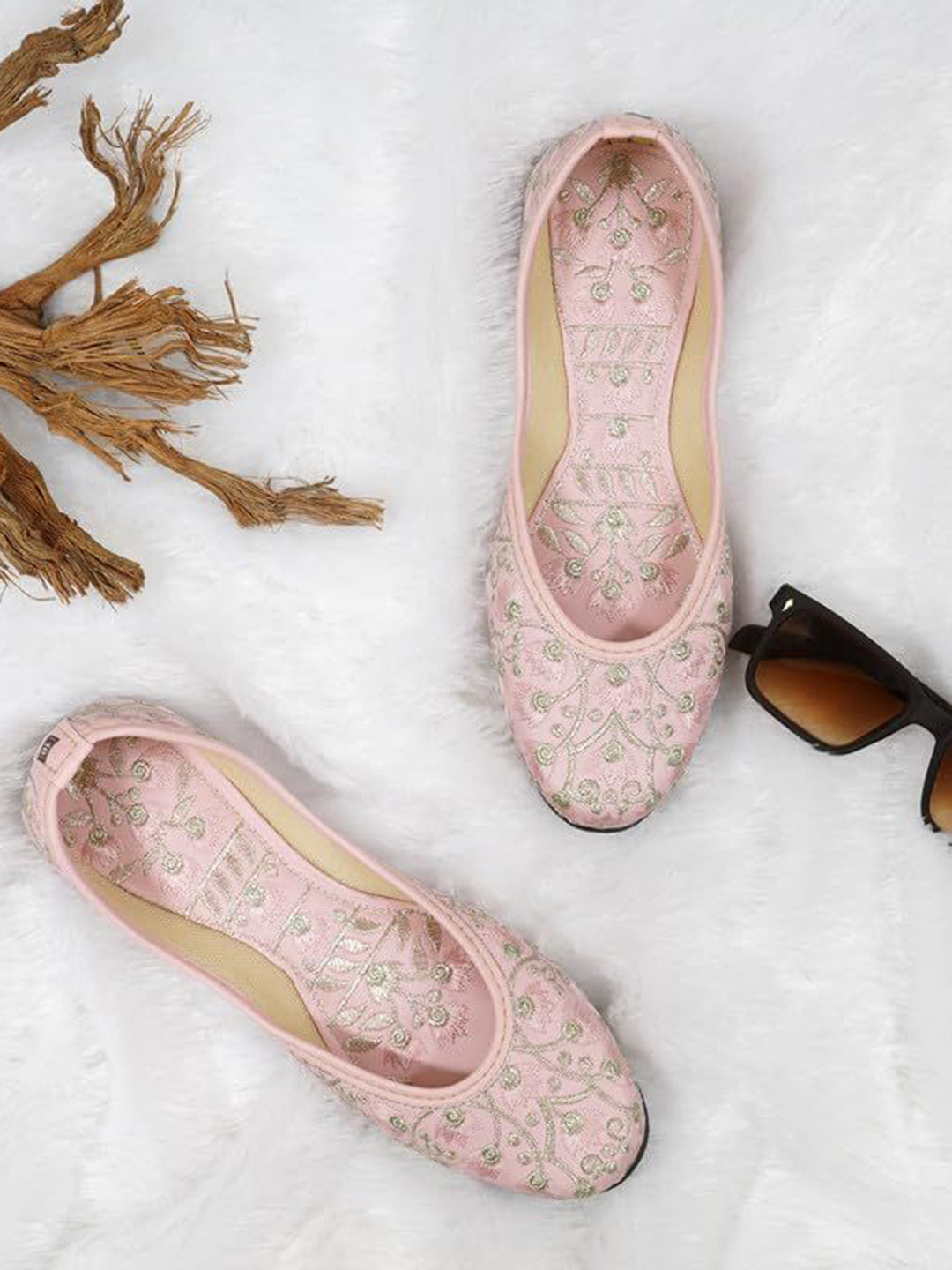 DFR Women Punjabi Mojaris with Embroidered