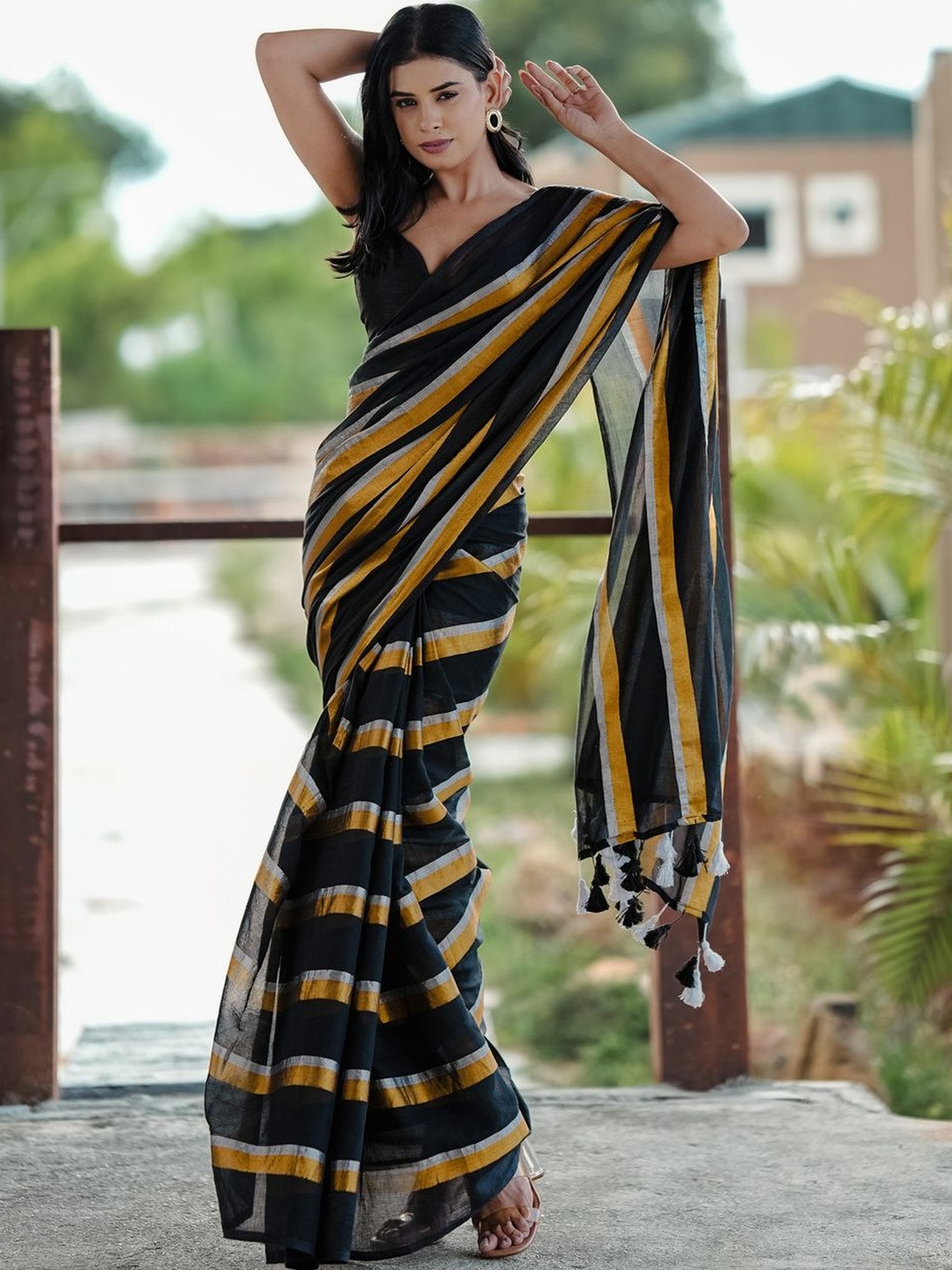 ETHNIC ELEMENTS Women Striped Pure Cotton Saree