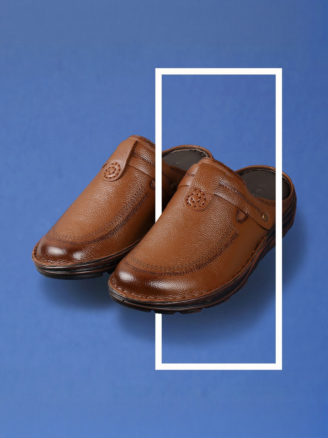 Mochi Men Textured Leather Clogs