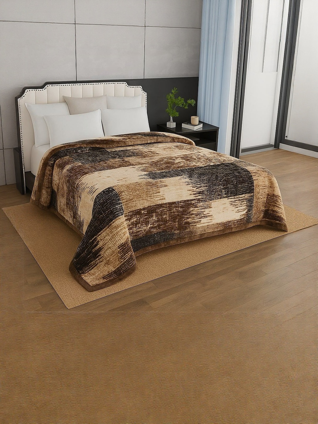 Signature Corbett Brown & Black Printed Mink 500 GSM Mild Winter Blanket