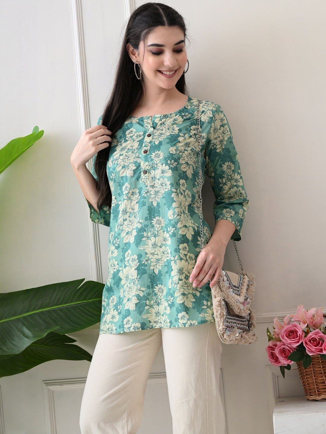 Rimika Women Floral Print Round Neck Straight Kurti