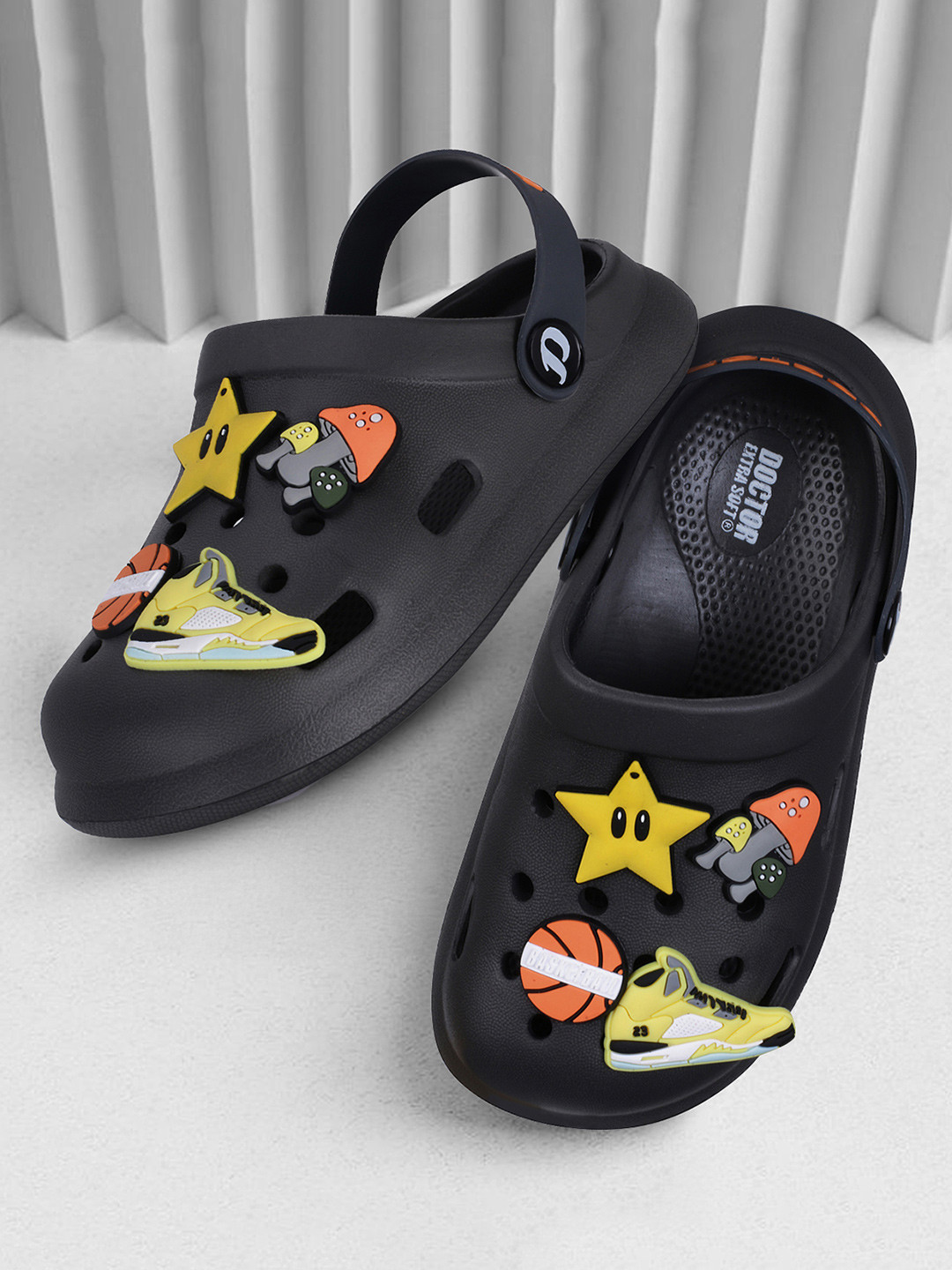 DOCTOR EXTRA SOFT Kids-Unisex Black Croslite Round Toe Textured Slip-On Clogs