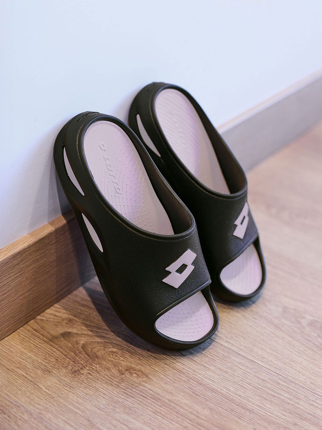 Lotto Women Esotica Slide  Black  Slides