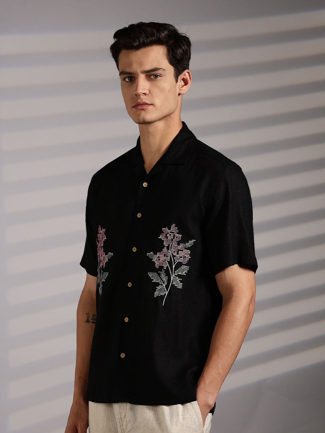 Eszett Men Floral Printed Linen Shirts