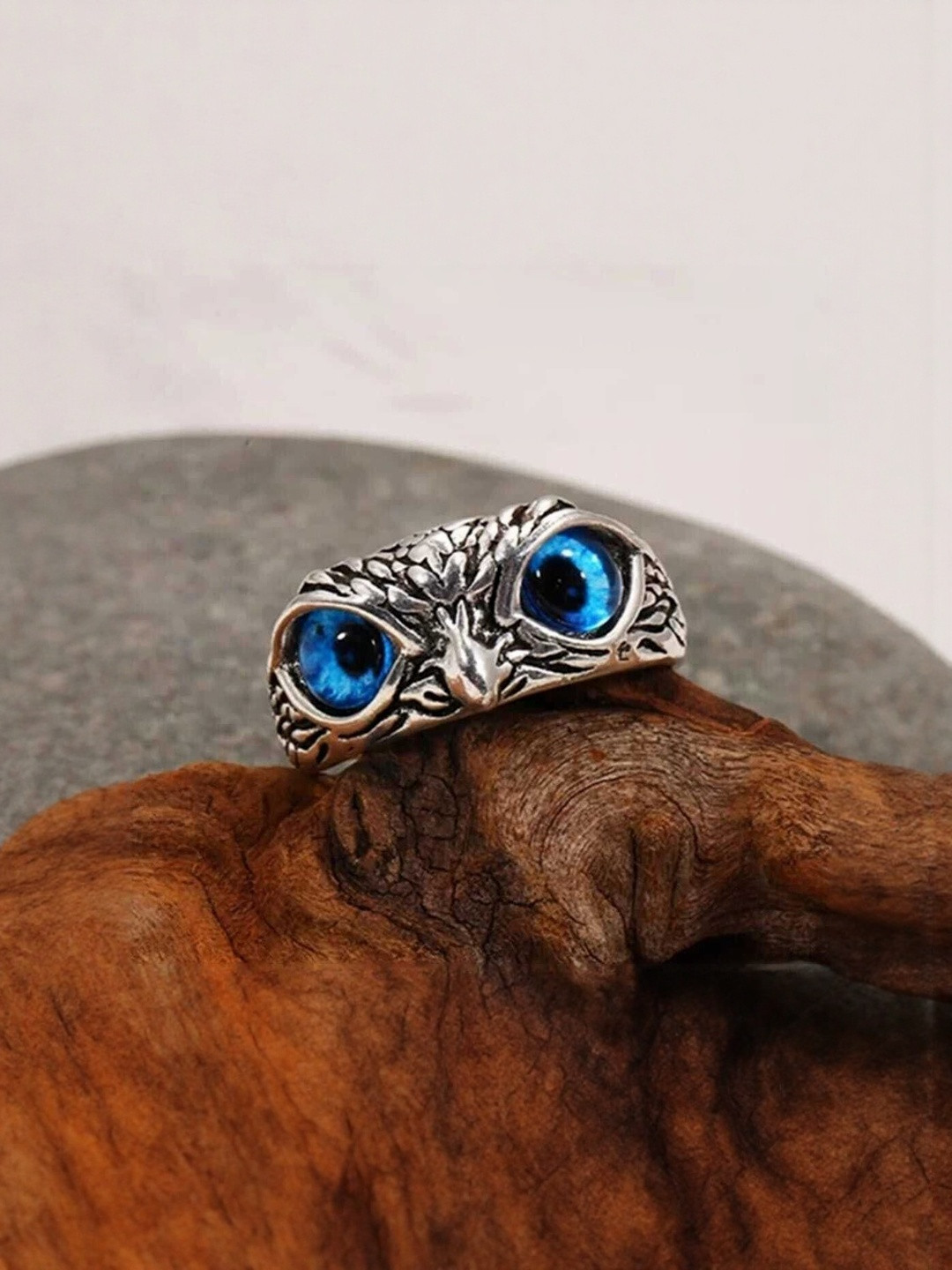Teeragaj Unisex Stainless Steel Textured Artificial Stones Studded Finger Ring