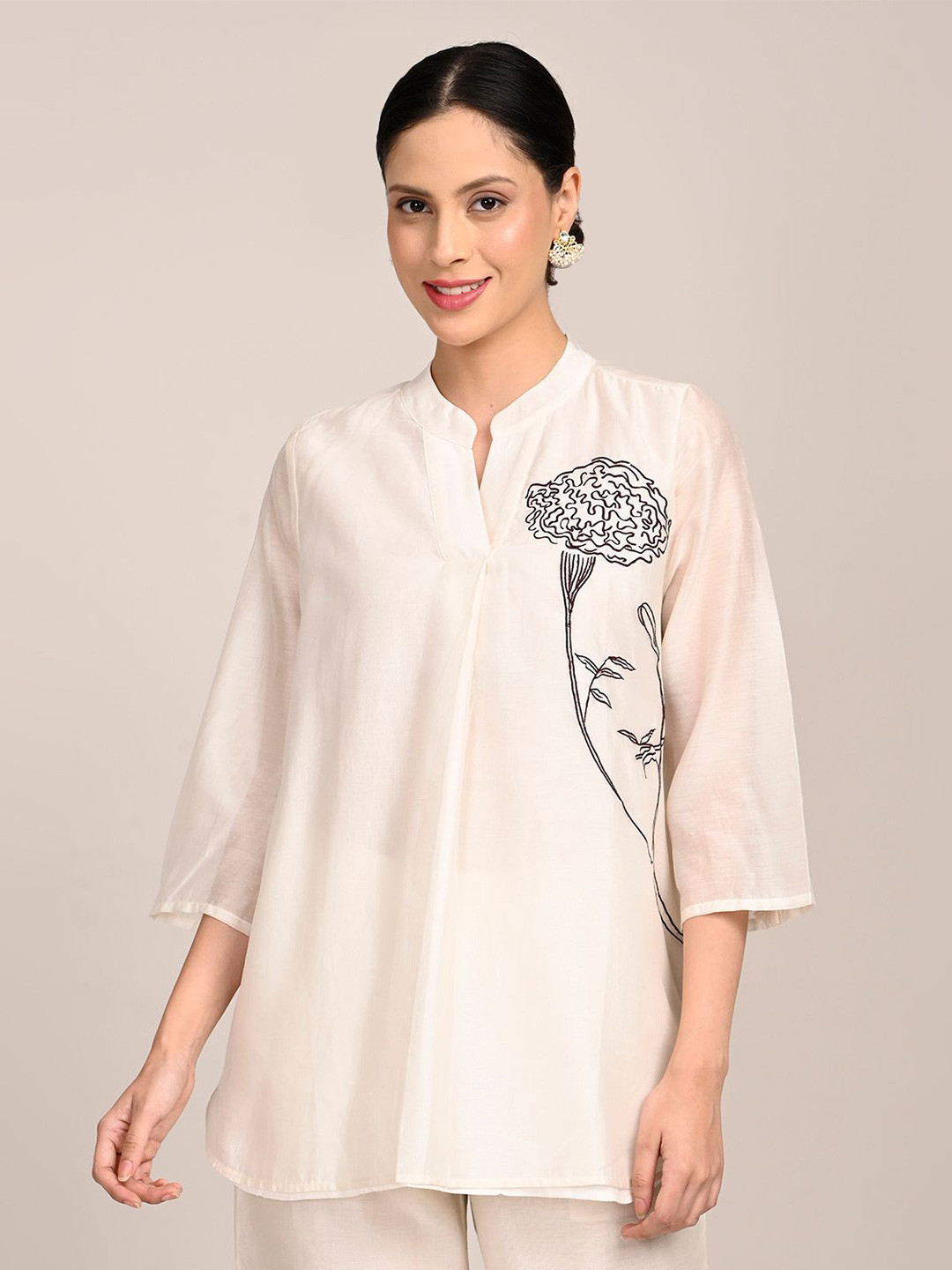 Saltpetre Women Floral Mandarin Collar Hand Embroidered Tunic