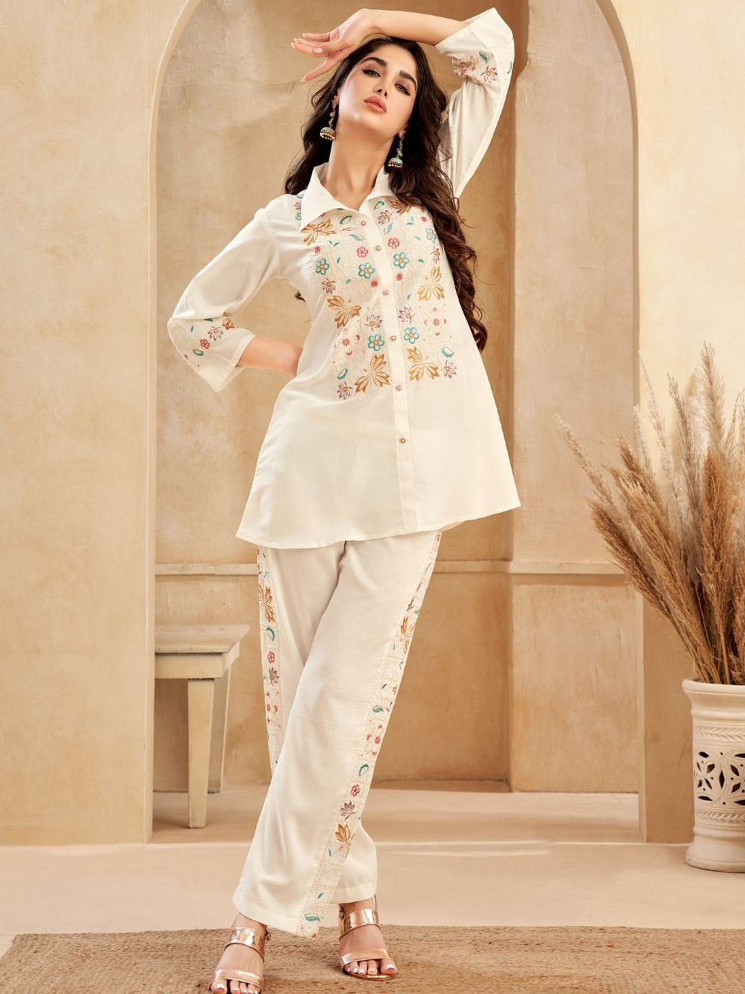 Kaftanize Women Off White Floral Embroidered Co-Ords