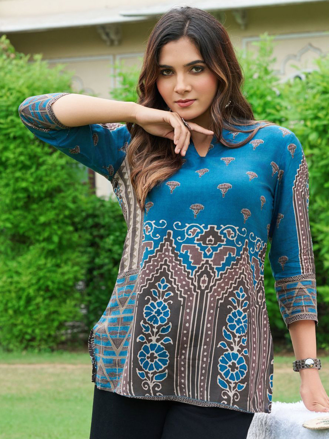 Kaftanize Women Royal Small Motif Printed Short Kurti