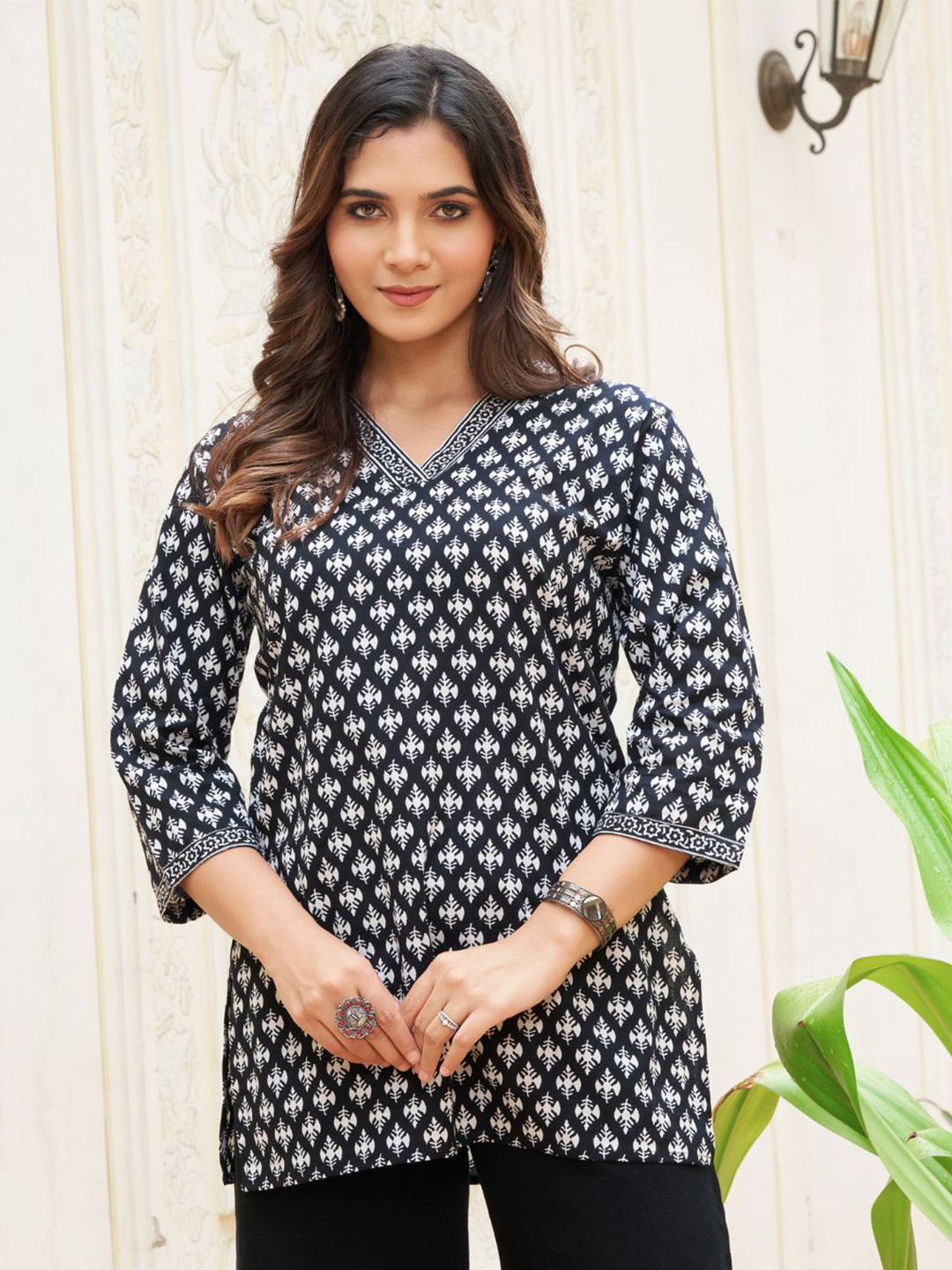 Kaftanize Women Straight Black Short Kurti With White Motifs