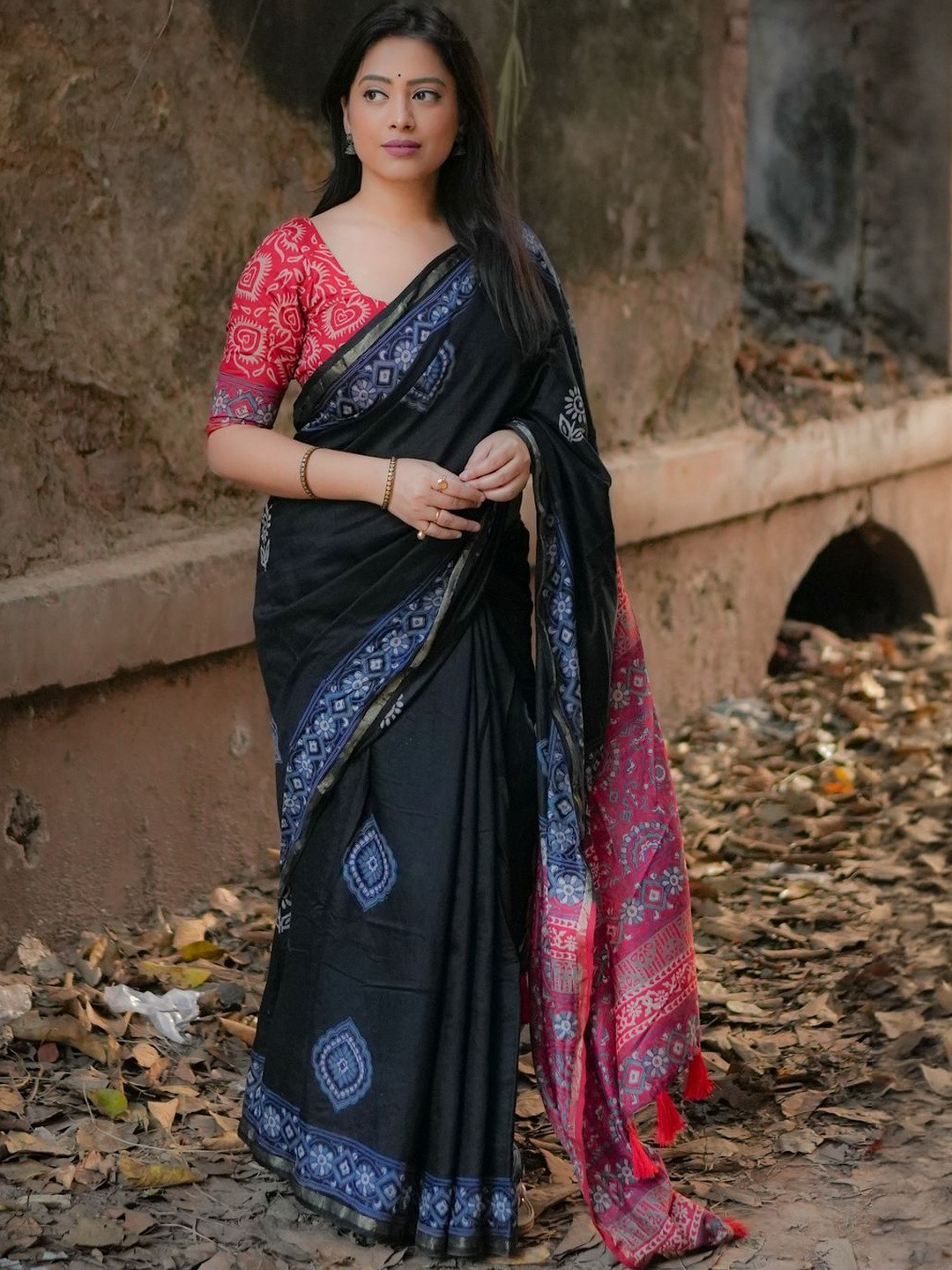 Swaraas Ajrak Block Prinded Chanderi Saree With Blouse Piece