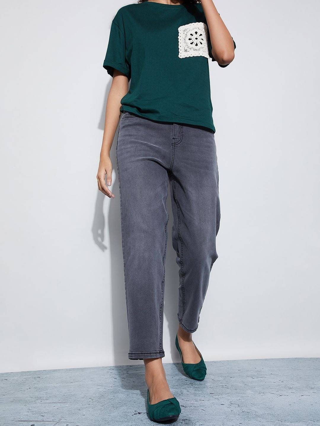 Fame Forever by Lifestyle Women Mid-Rise Light Fade Mom Fit Cropped Cotton Jeans