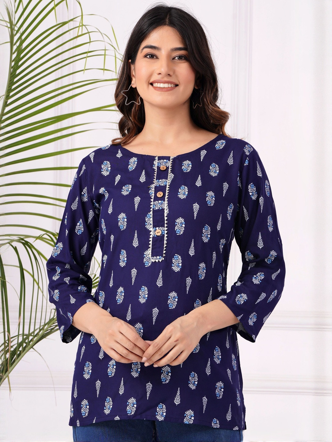 INAVISH Floral Printed Gotta Patti Round Neck Gotta Patti Kurti