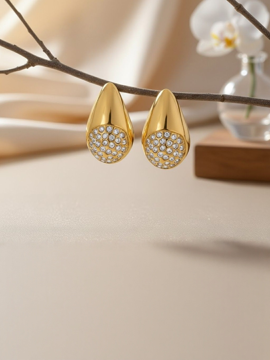 GMM Luxe Crystals Studded Teardrop Shaded Stud