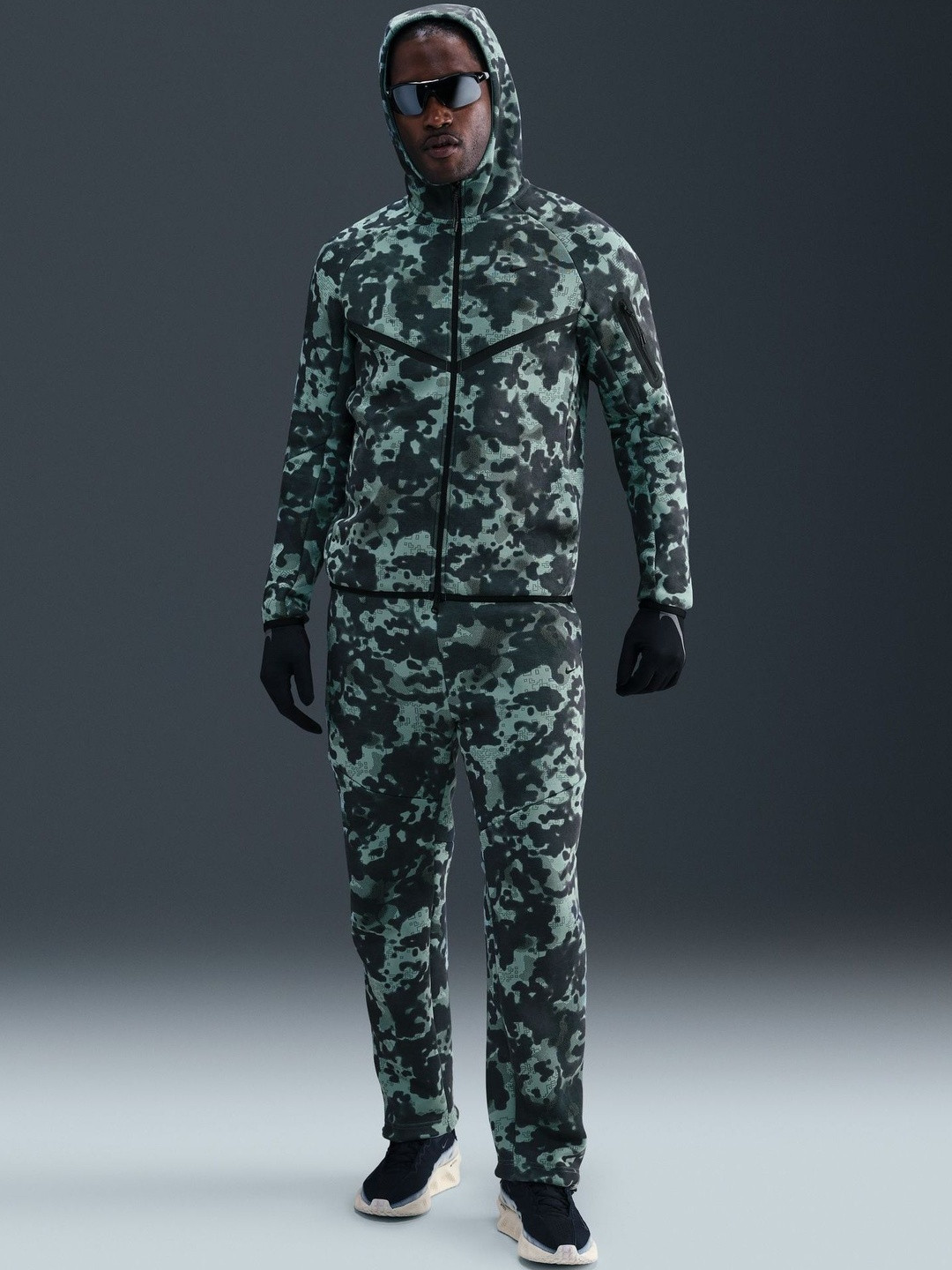 Nike Tech Men's Full-Zip Camo Windrunner Jacket