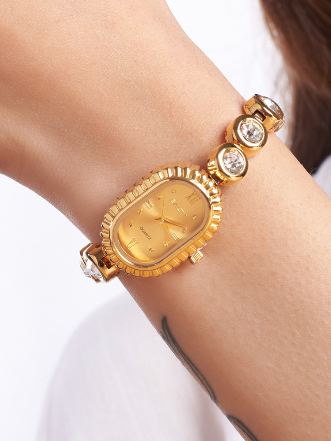 SALTY Women Regal Oval Charm Watch WT-S-0021-G-G-Gold