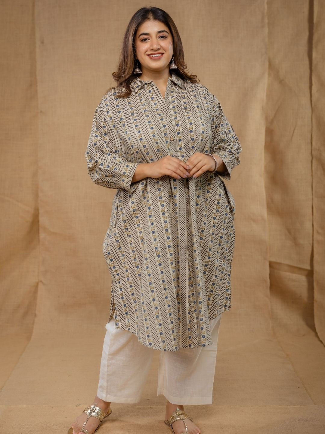 THE INDIAN ETHNIC CO Women Floral Printed Block Print Ajrakh Cotton Anti-Fit Kurta