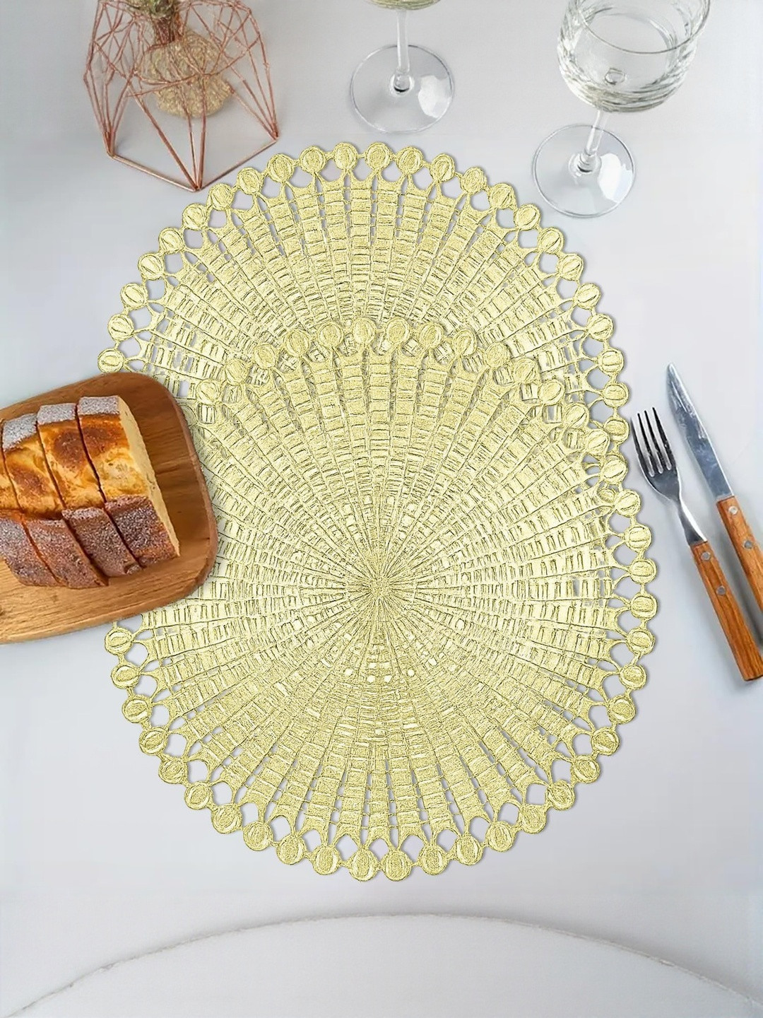 LUXEHOME INTERNATIONAL Gold-Toned 2 Pieces Textured Round Table Placemats