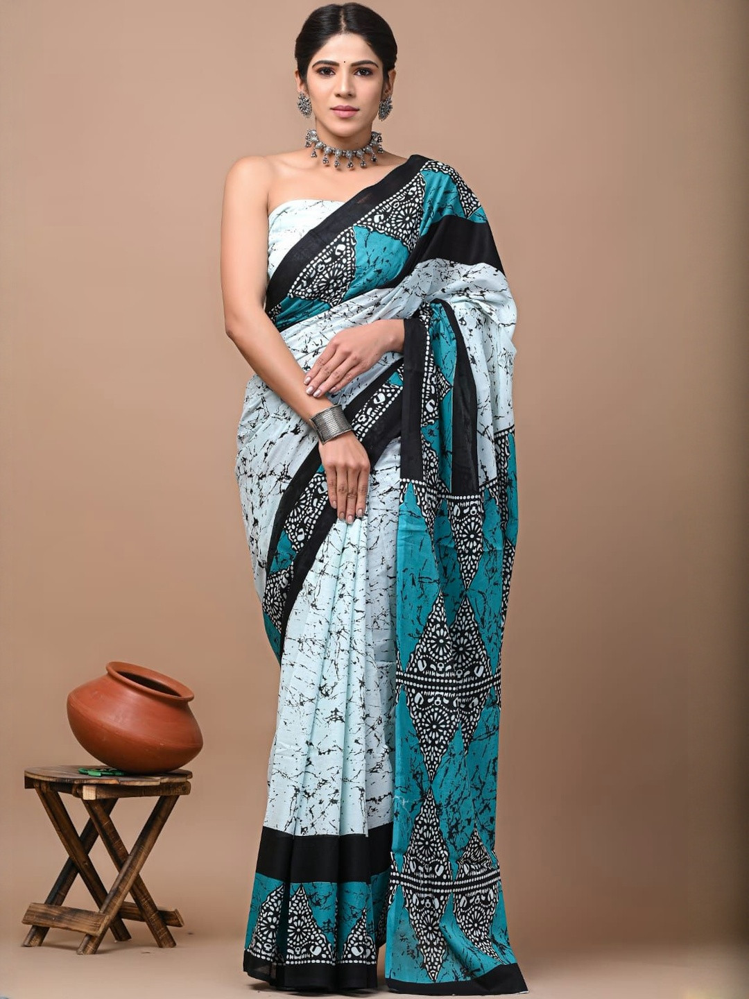 Moda Rapido Women Batik Printed Pure Cotton Ikat Saree