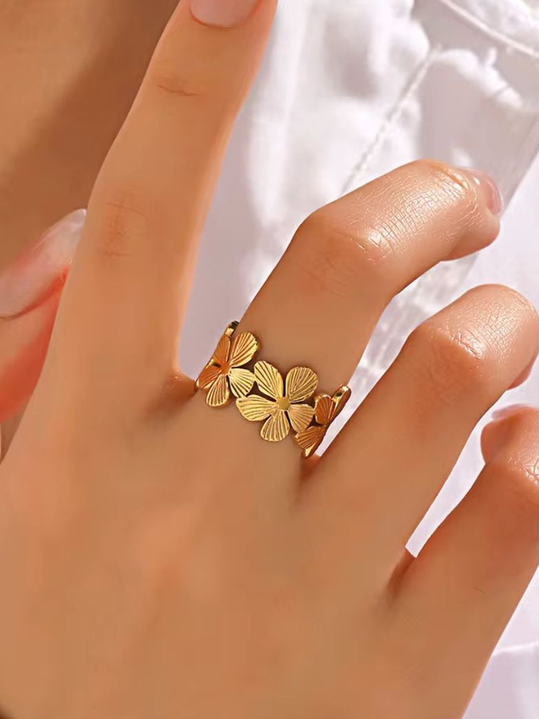 Nitant Women Gold Tone Flower Adjustable Finger Ring