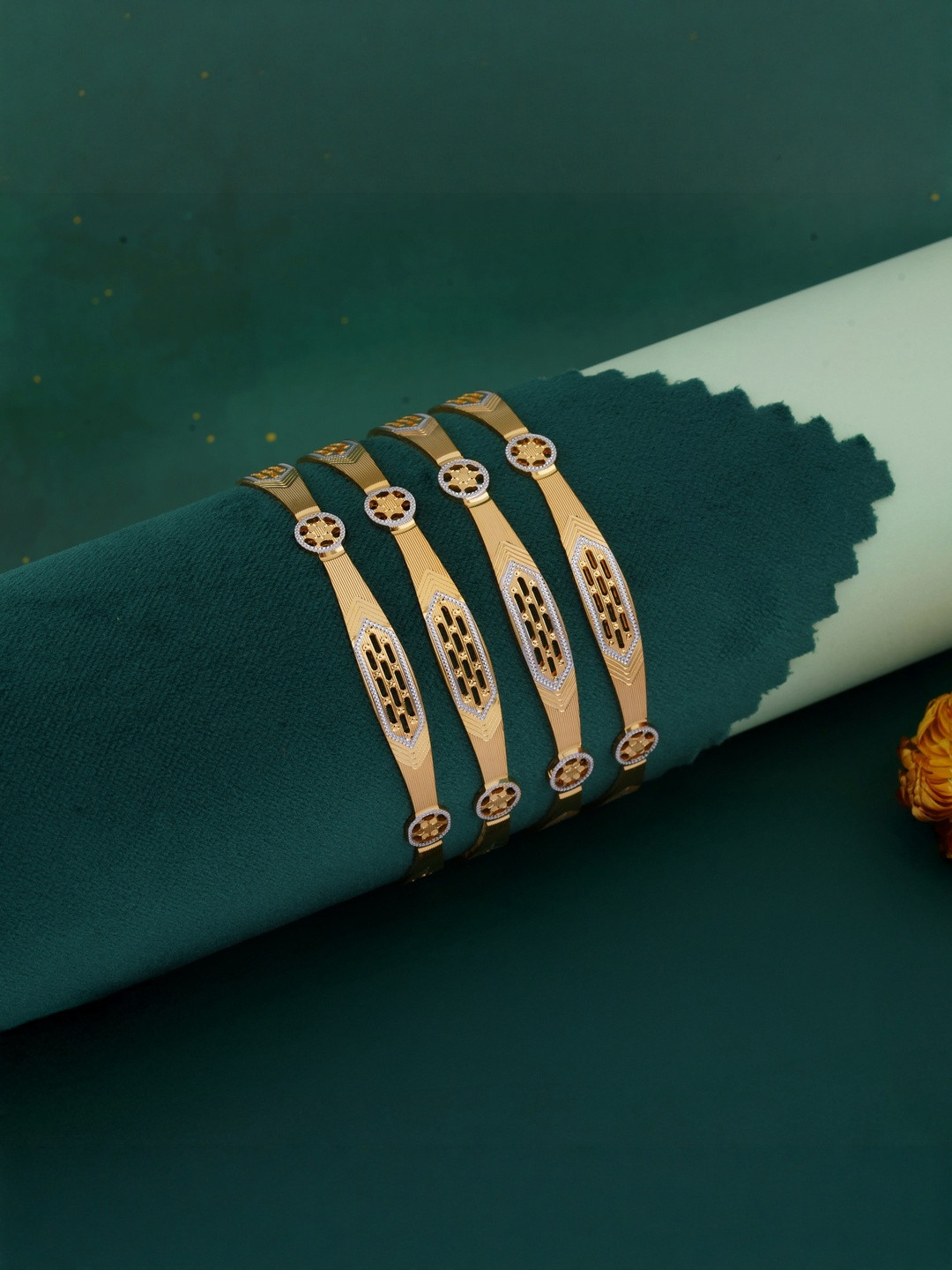 Divastri Gold Plated Set of 4 Bangles in Brass for Women in Every Occasion