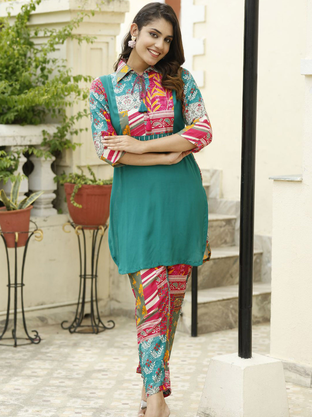 Kaftanize Muslin Co-Ords Set with Lurex Thread Work & Copper Coin Tassel Details