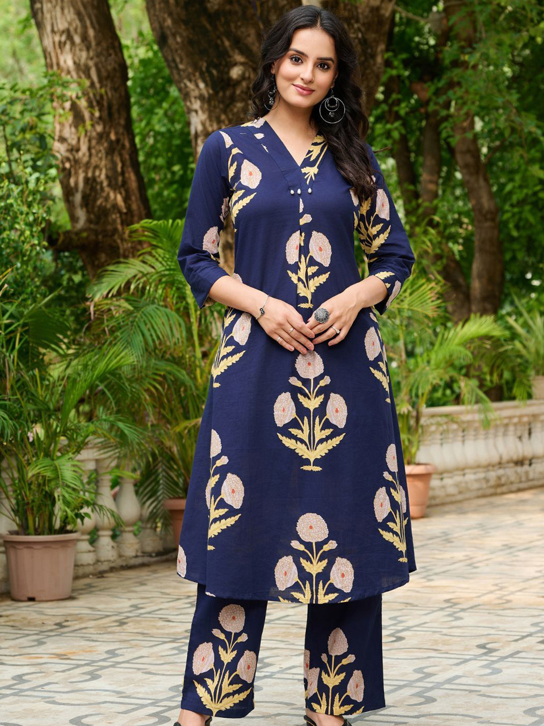 Kaftanize Women Cream Yellow Bold Allover Flower Printed Kurta Set