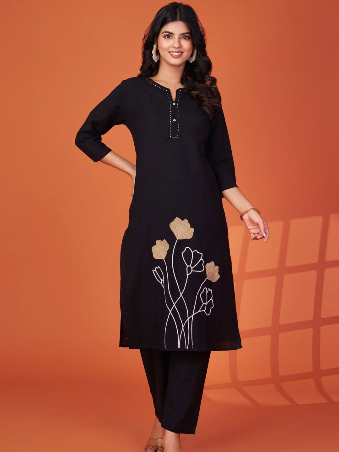 Kaftanize Women Black Base With Multi Color Bold Floral Motif Ethnic Kurta Pant Set