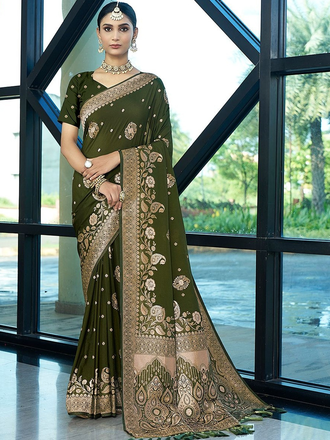 NIKATTEthnic Motifs Woven Design Zari Banarasi Saree