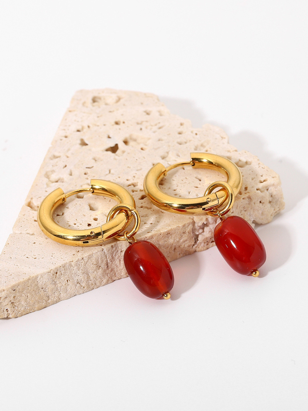 ShopSiiri Opulent Onyx 18k Gold Plated Anti Tarnish Drop Earrings