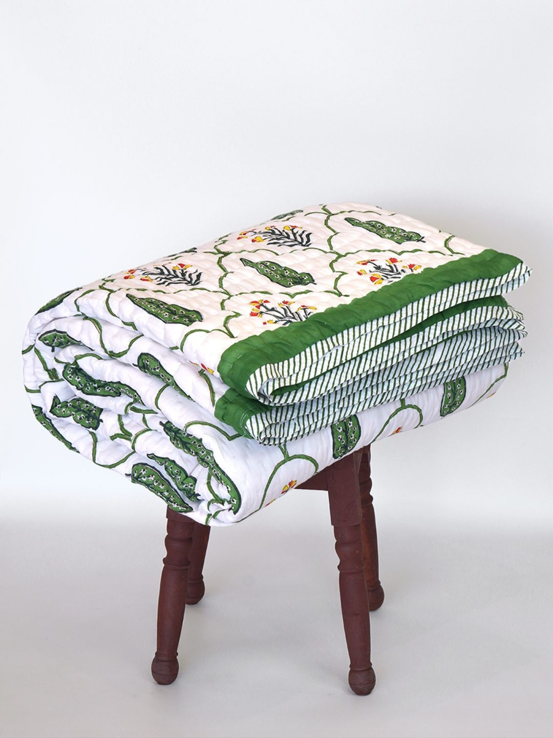 The Jaipur Wala Green & White Floral 180 GSM Muslin Summer Quilt
