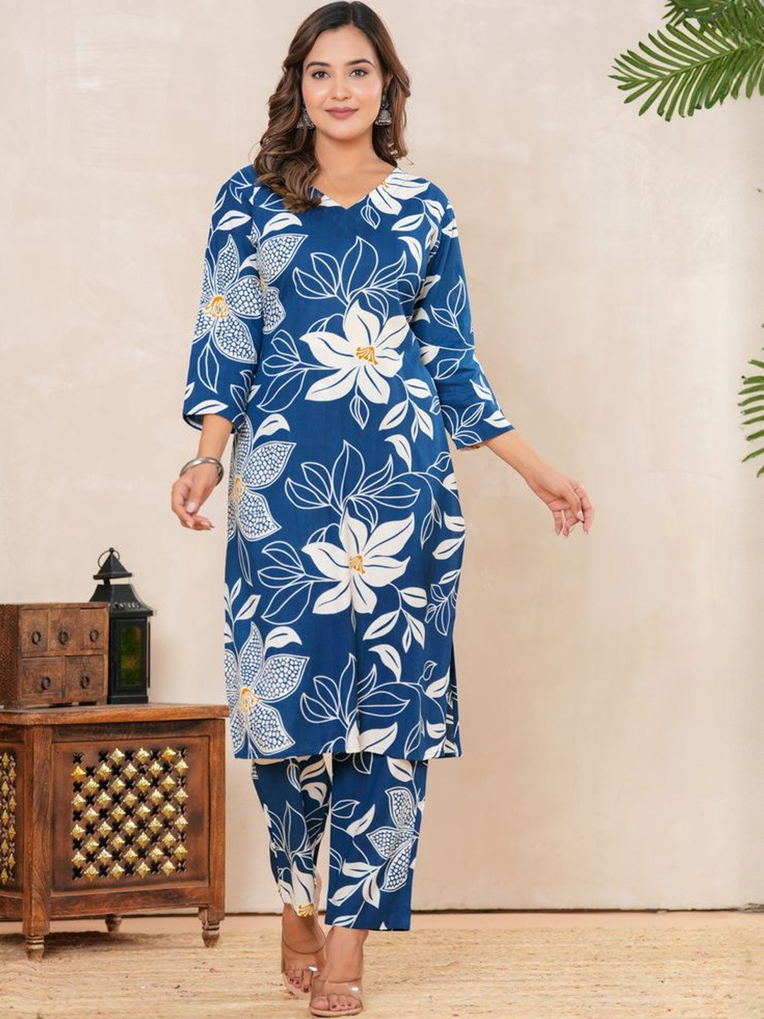 KHUHA Women Floral Printed Regular Kurta with Trousers