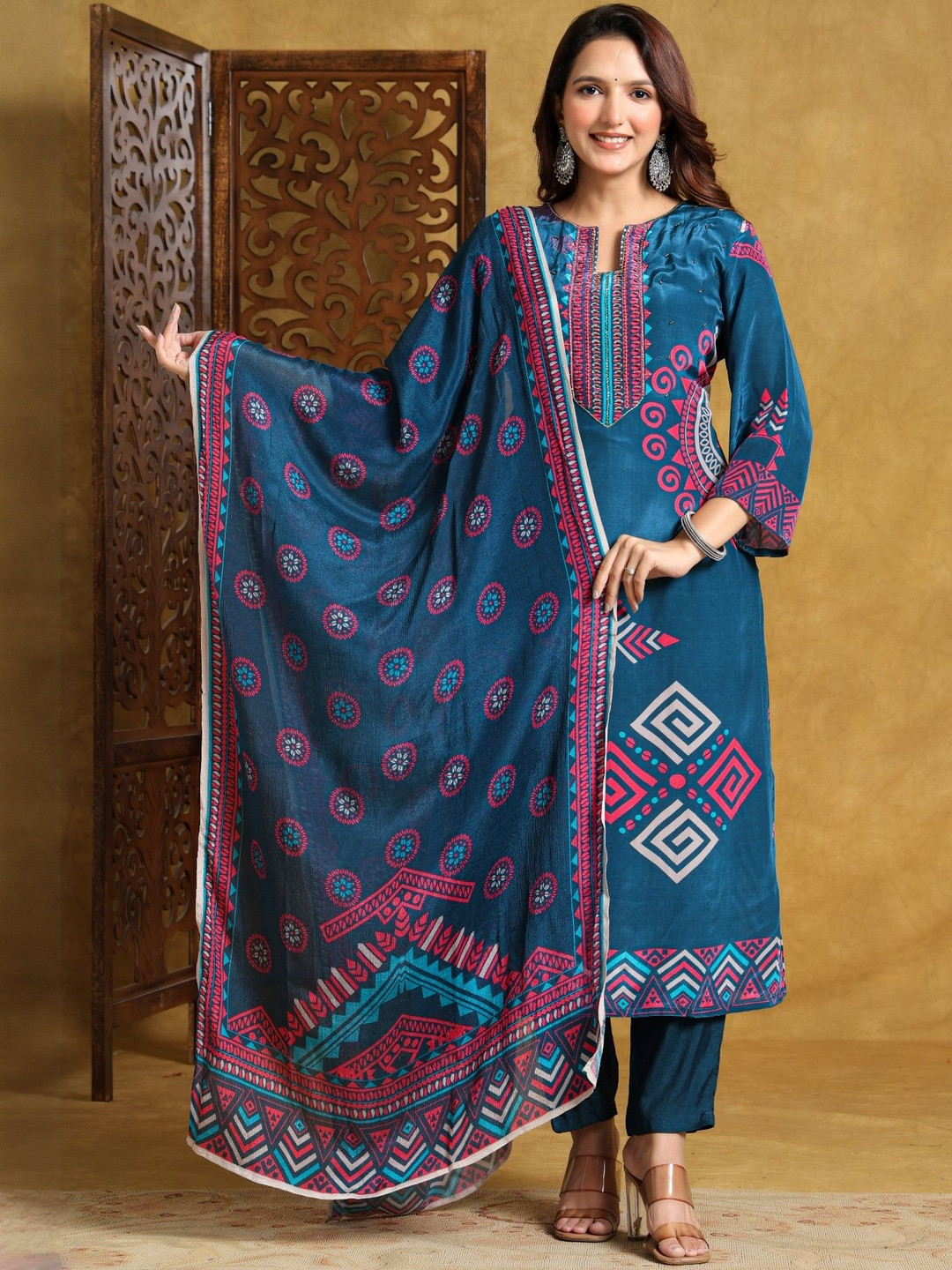 FLAMBOYANT Women Crepe Embellished Kurta Pant With Dupatta