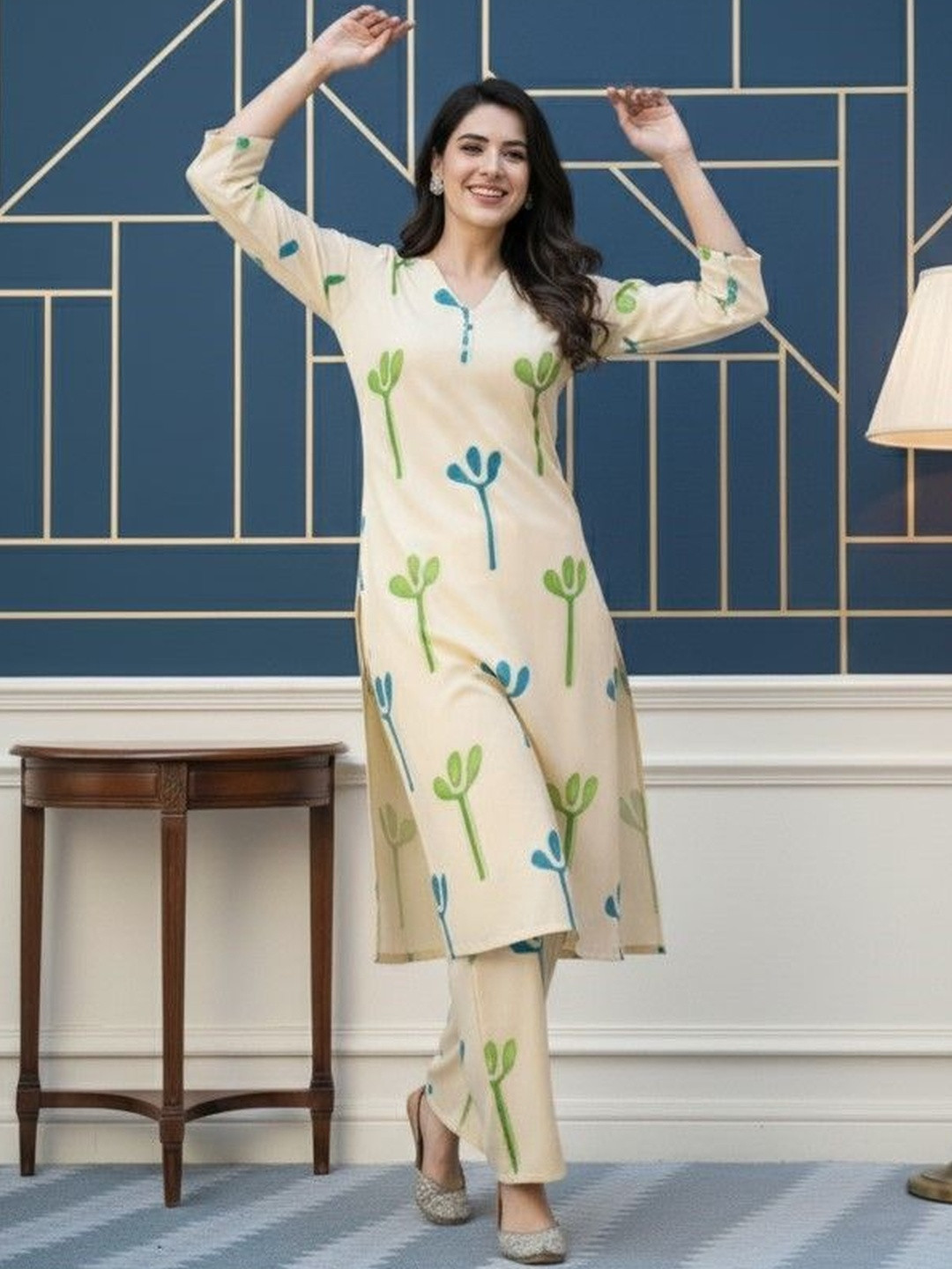 Dhibha Floral Printed V-Neck Straight Kurta With Trouser