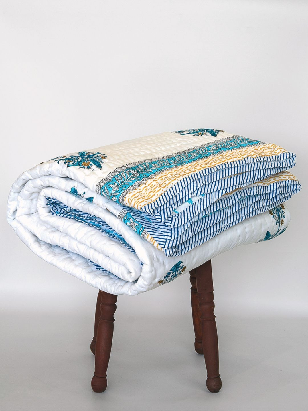 The Jaipur Wala Blue & White Ethnic Motifs 180 GSM Cotton Summer Double King Quilt