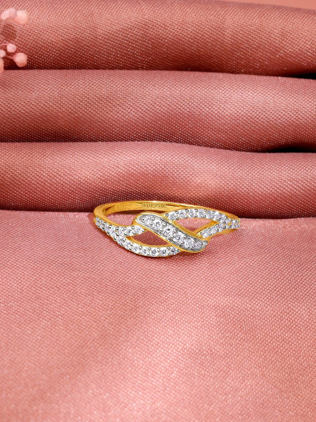 GIVA Women Gold Wavelock Lab Grown Gold Diamond Ring-1.58 gms