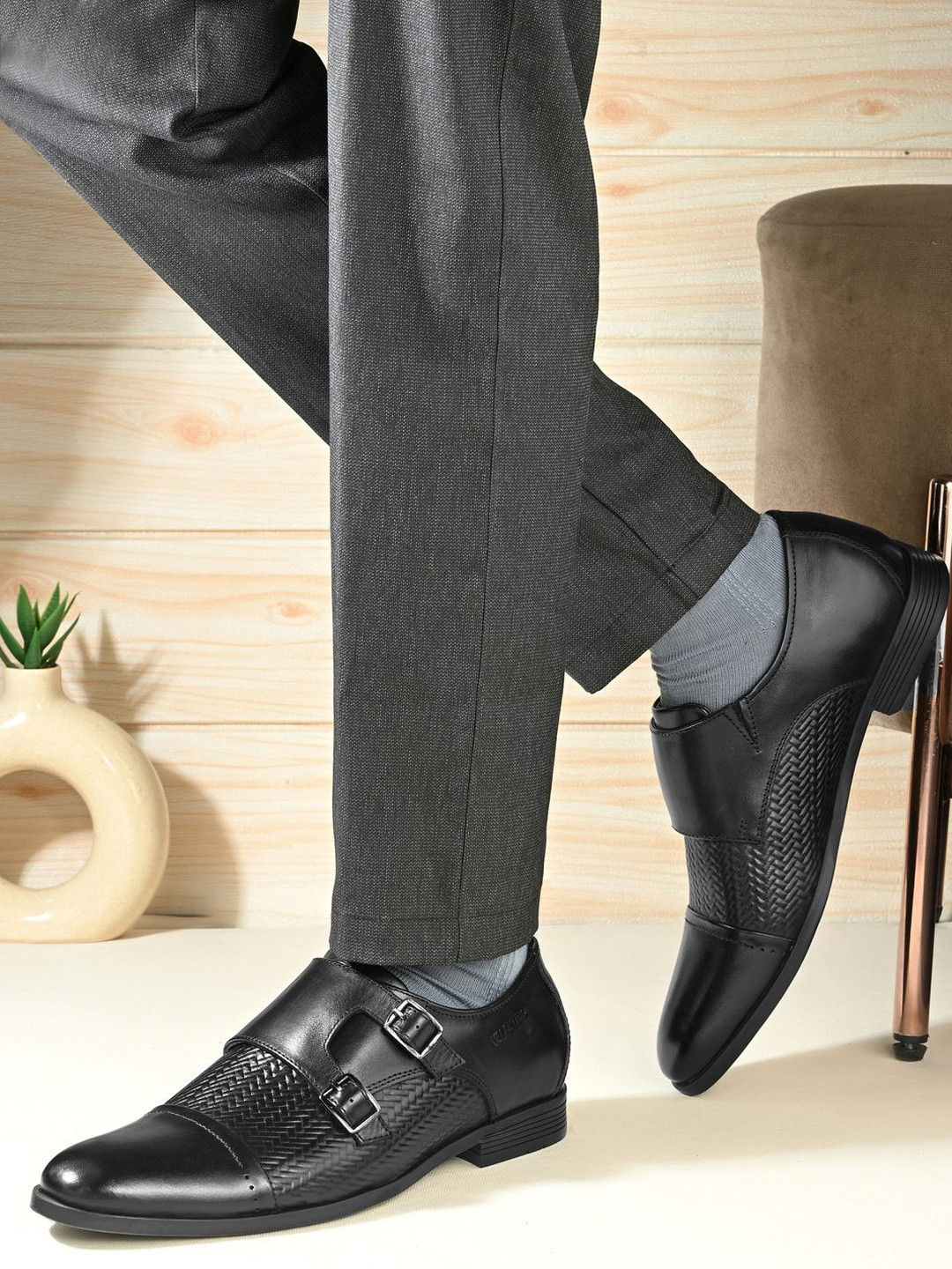 Valentino Men Textured Leather Pointed Toe Formal Derbys