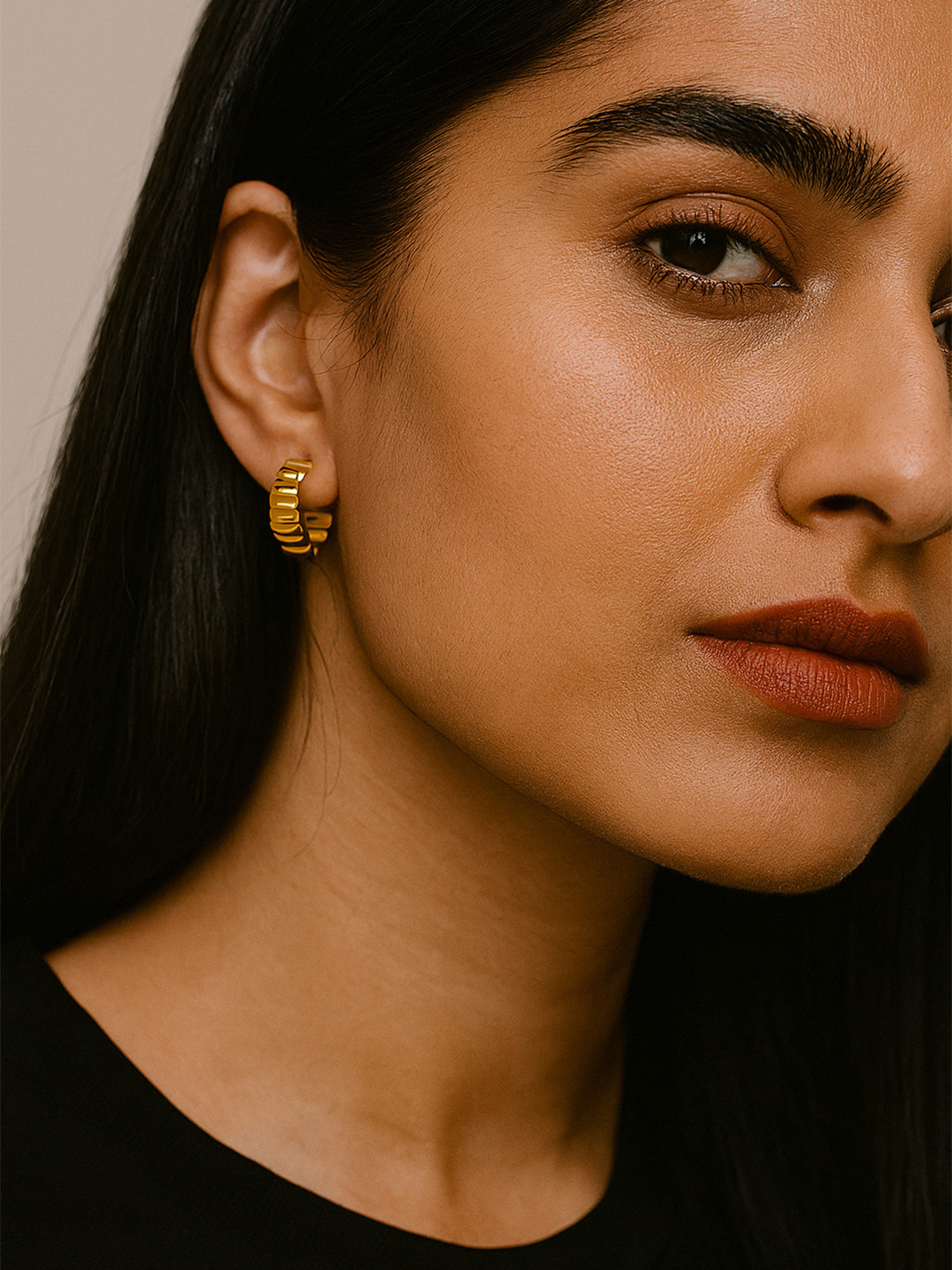 ShopSiiri Twist& Shout Everyday 18k Gold Plated Anti Tarnish Hoop Studs