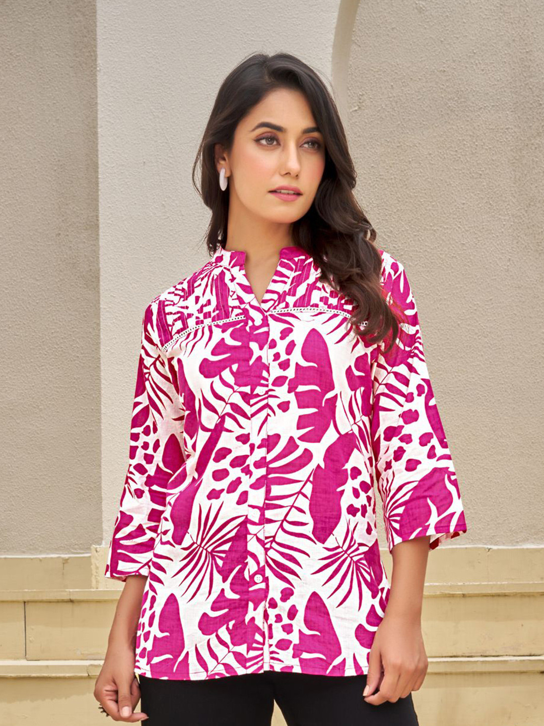 Kaftanize Womenbold leaf print ladder lace detailed short kurti