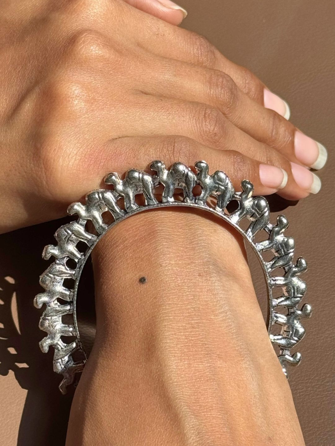 THE NAKHRA STORE Set Of 2 Camel Design Rajasthani Style Oxidised Bangles