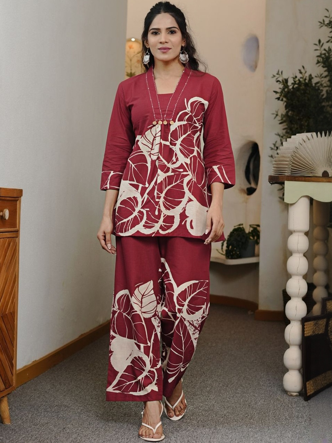 KALINI Women Red and Off White Cotton Floral Printed Co-Ords