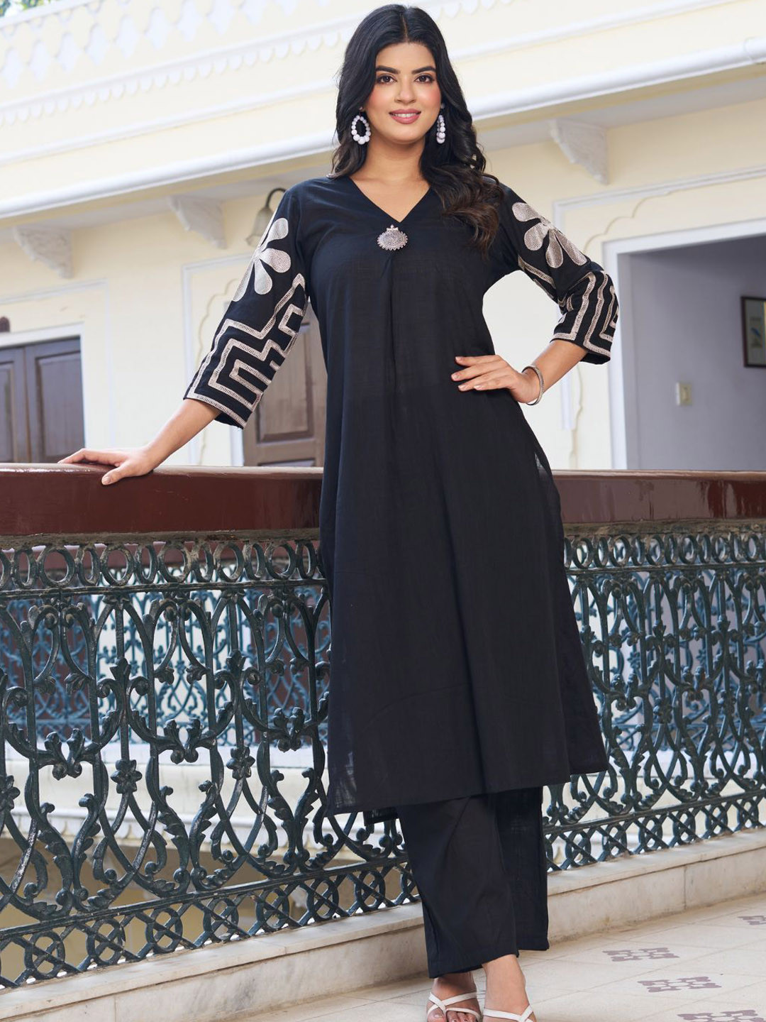 Kaftanize Women Embroidered Regular Thread Work A-Line Kurta with Trousers