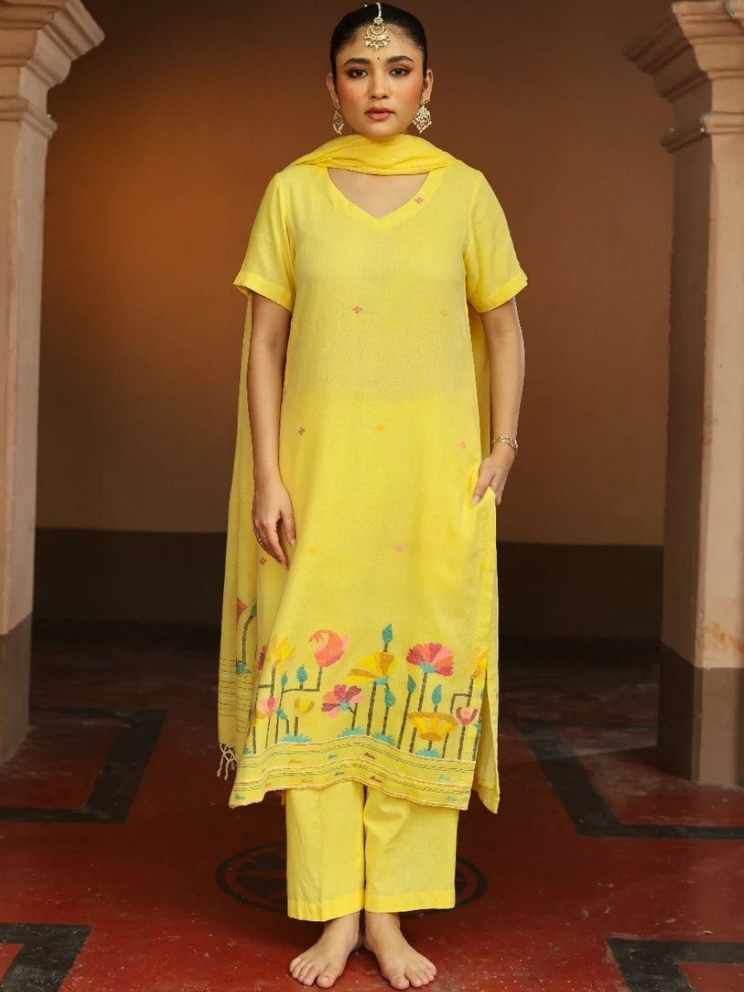 Sutra Art of Clothing Embroidered Thread Work Pure Cotton Kurta With Trousers & Dupatta