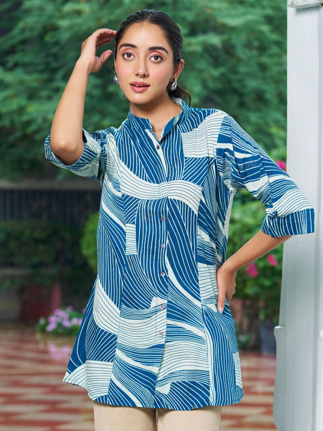 Kaftanize Women Blue Cream Color Abstract Stripe Print Tunic In Ocean Blue Rayon