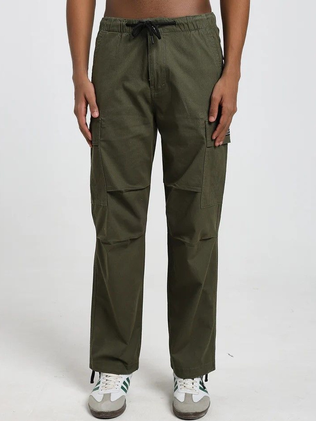 SAINT JONES Men Solid Original High-Rise Cargos Travel Features Trousers