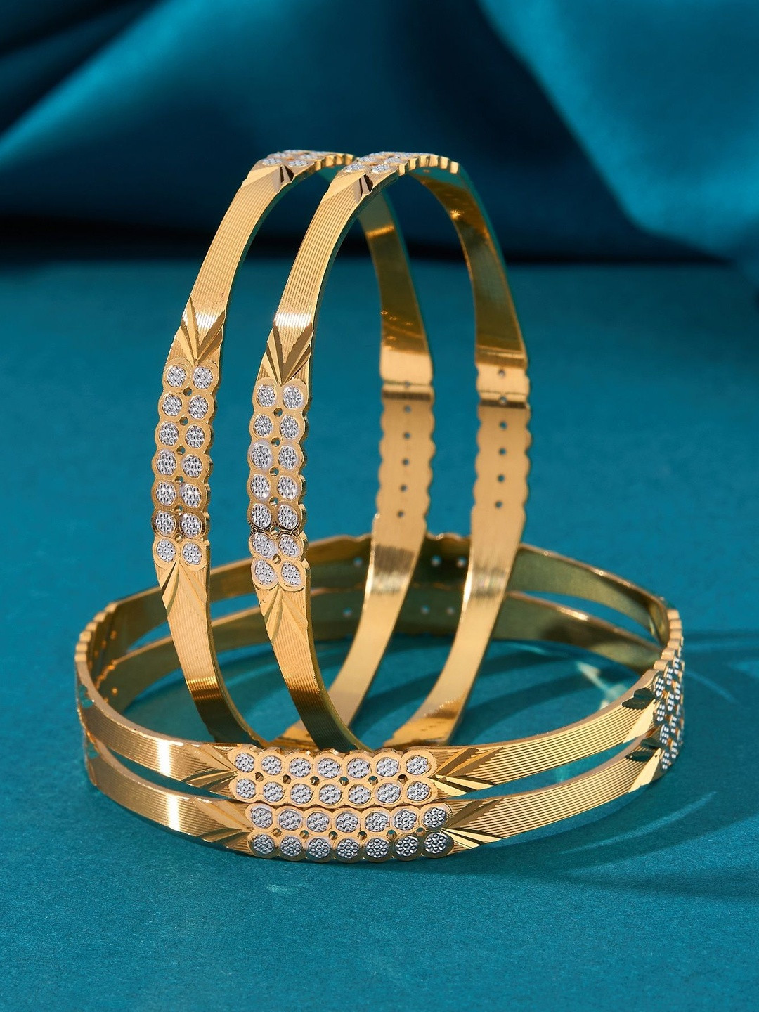 Divastri  Women Gold Plated Set of 4 in Brass  Bangles Set