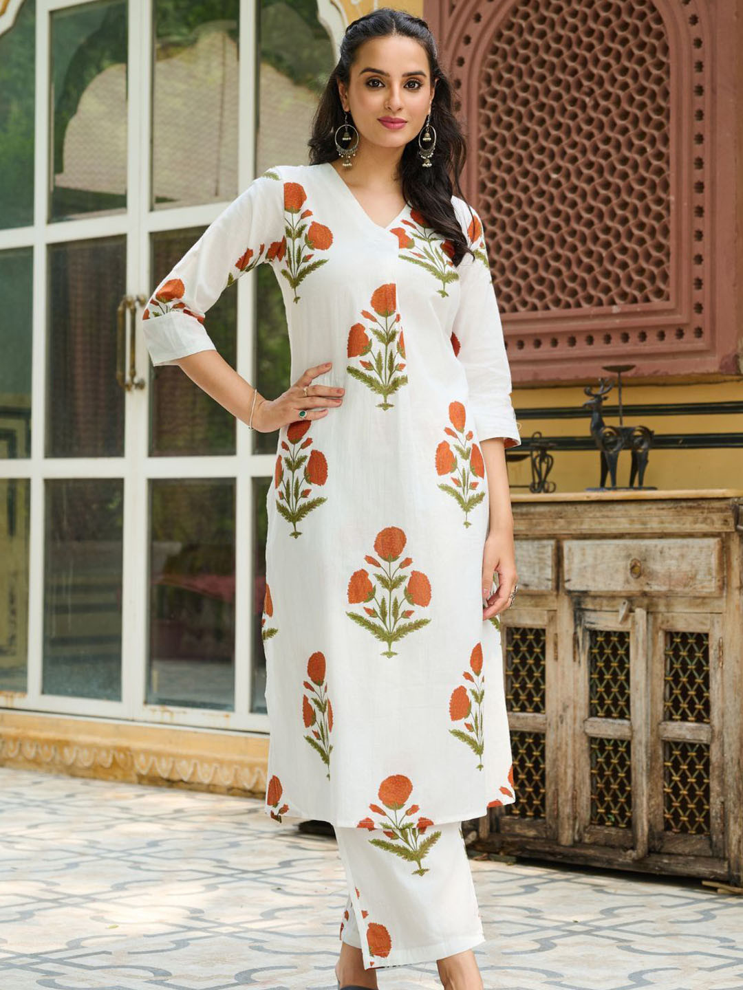 Kaftanize Women Bold Allover Floral Printed V-Neck Kurta with Trousers