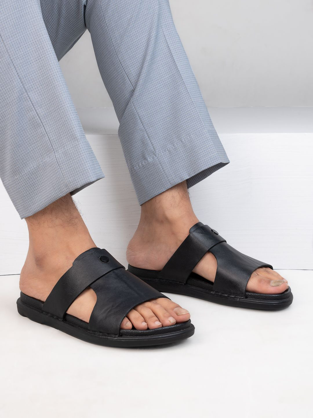 The Roadster Life Co . Men Leather Open Toe Comfort Sandals
