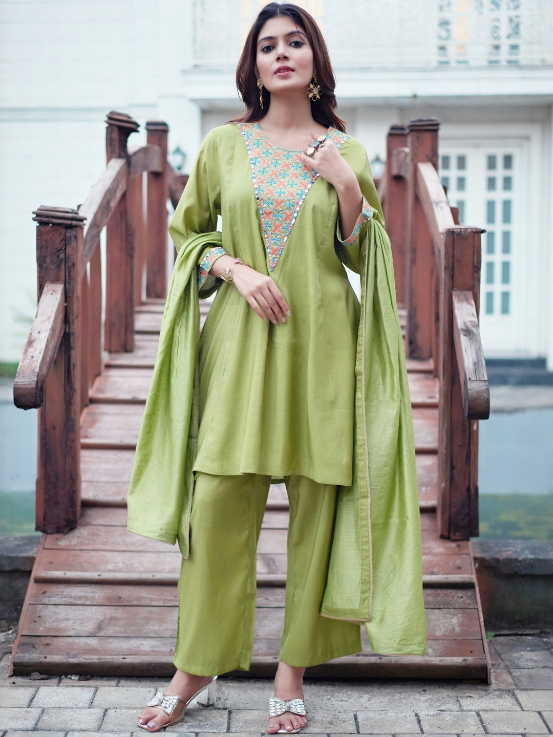 Sia Ab Pehnegi Duniya Ethnic Motifs Embroidered Thread Work Kurta With Palazzos & Dupatta